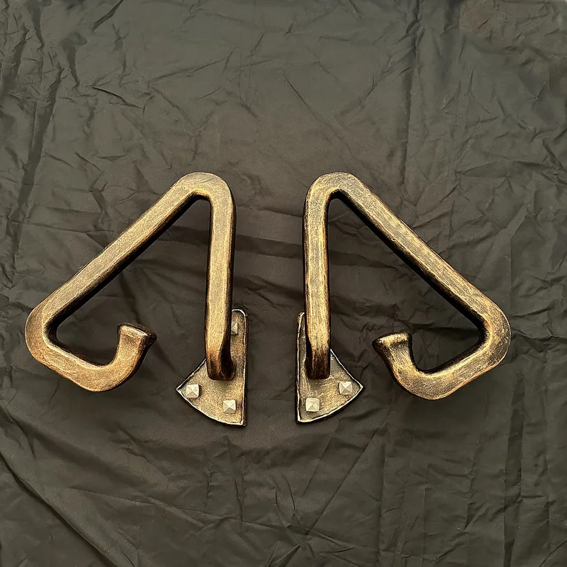 Kovana kljuka Masiv