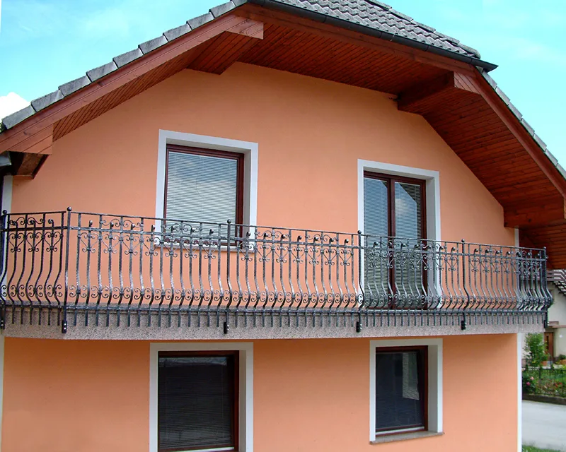 Kovana balkonska ograja, Lahovče