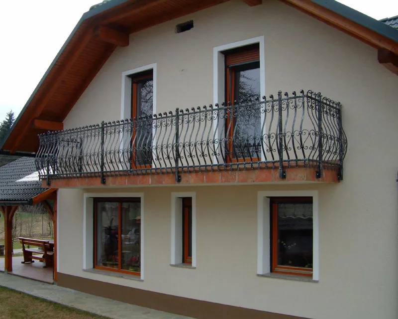 Kovana balkonska ograja, Bitnje