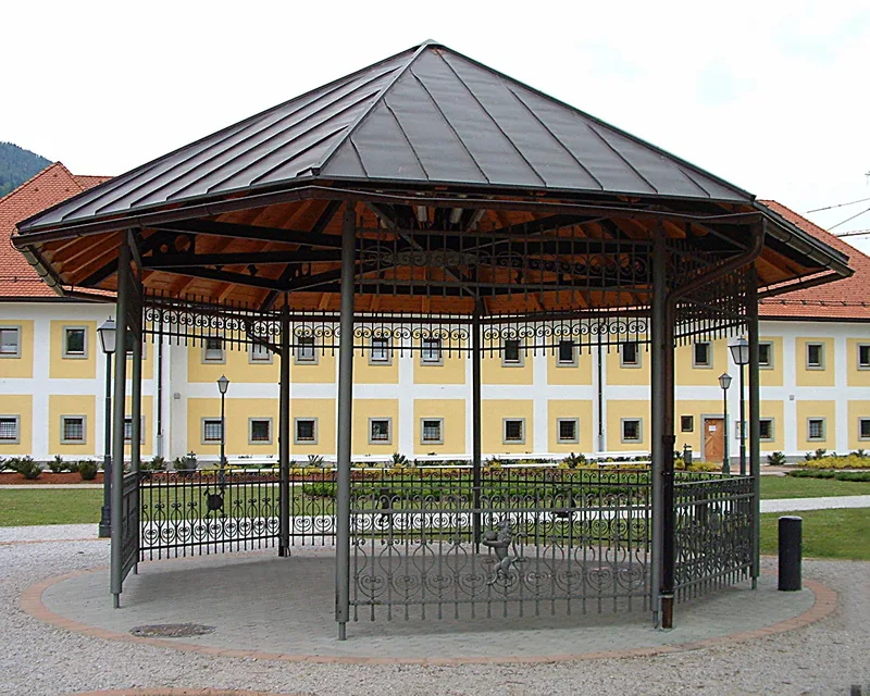 Kovan paviljon, Jesenice